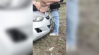 NAPOLETANA scopata sul cofano dell'auto