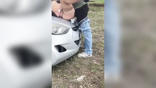 NAPOLETANA scopata sul cofano dell'auto