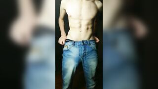 Anteprima del video: Spogliarello con un grande cazzo