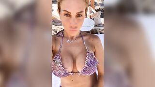 Anteprima del video: PAOLA CARUSO in bikini pronta per l'estate