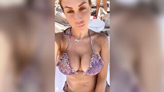 PAOLA CARUSO in bikini pronta per l'estate