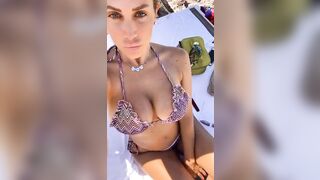 PAOLA CARUSO in bikini pronta per l'estate