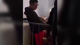 Sgamata a succhiare il cazzo al PR