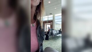 Ditalino nel terminal dell'areoporto