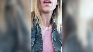 Ditalino nel terminal dell'areoporto