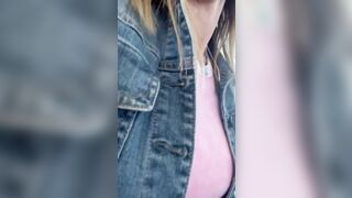 Ditalino nel terminal dell'areoporto