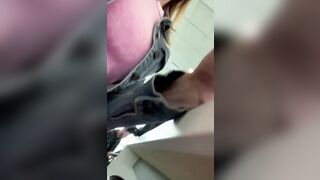 Ditalino nel terminal dell'areoporto