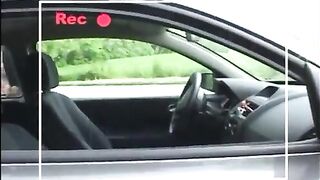 La puttanella bionda filmata ancora con il cliente