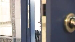 La puttanella bionda filmata ancora con il cliente