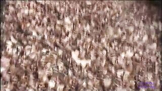 Giovane ragazza scopa succhia e beve