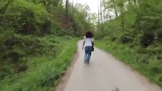 Brunetta ricciolina accetta soldi per scopare