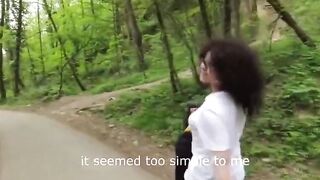 Brunetta ricciolina accetta soldi per scopare