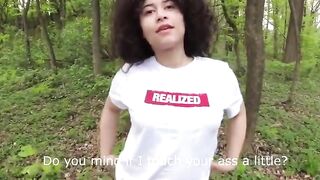 Brunetta ricciolina accetta soldi per scopare