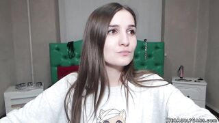 Nuda amatoriale usa il dildo come un cazzo