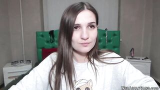 Nuda amatoriale usa il dildo come un cazzo