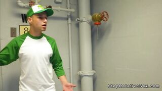 Sorellastra tettona scopata in hotel