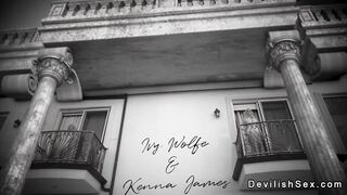 Athena e Aphrodite scopata a tre