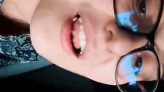 Anteprima del video: Pompino al casello autostradale