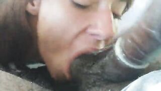 Troietta bianca succhia cazzone nero