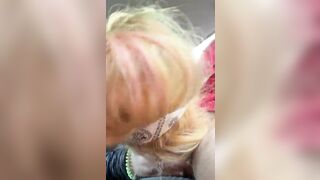 Puttana bionda dalla bocca golosa