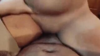 Ragazza sicula cavalca e prende cazzo