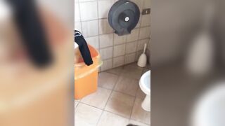 Sexy brunetta ciuccia cazzi