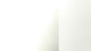 Amante bruna tettona succhia cazzo e palle