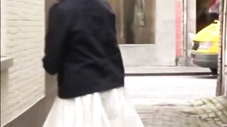 MILF italiana esibizionista a Londra