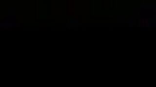 Moglie puttana si fa rompere il culo su Skype