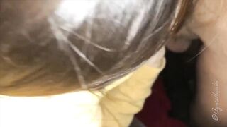 Agnes succhia un grosso cazzo