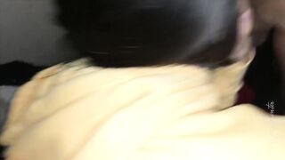 Agnes succhia un grosso cazzo