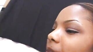 Giovanissima puttanella nera