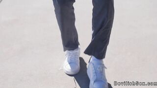 Figa latina rasata scopata hard nel letto