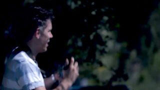 Bruna scopa un cazzo enorme all'aperto