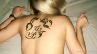 Doppia sborrata per il compagno di Toxic Mary