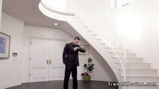 Scopata anale di una giovane trans in collant