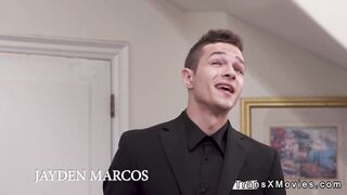 Scopata anale di una giovane trans in collant