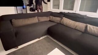 Anteprima del video: Scopata  apecorina sul divano di casa