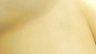 Bella orientale che si masturba