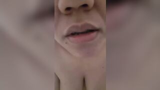 Amica tettona mostra in cam figa e culo