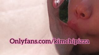 Italiano sborra in bocca ad Asiatica Onlyfans kimchipizza