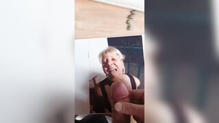 Moglie sborrata in faccia come una puttana