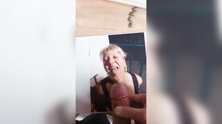 Moglie sborrata in faccia come una puttana