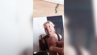 Moglie sborrata in faccia come una puttana