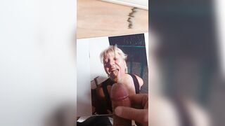 Anteprima del video: Moglie sborrata in faccia come una puttana