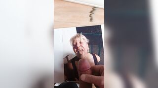 Moglie sborrata in faccia come una puttana