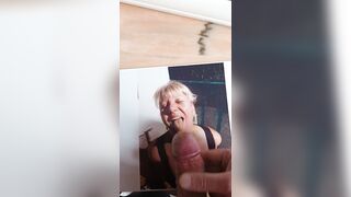 Moglie sborrata in faccia come una puttana