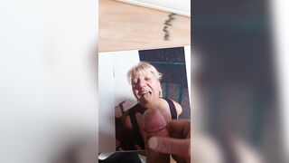 Moglie sborrata in faccia come una puttana