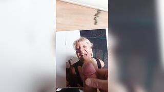 Moglie sborrata in faccia come una puttana