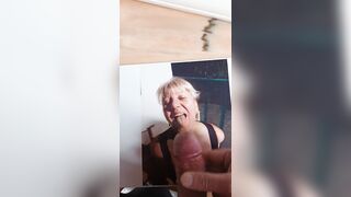 Moglie sborrata in faccia come una puttana